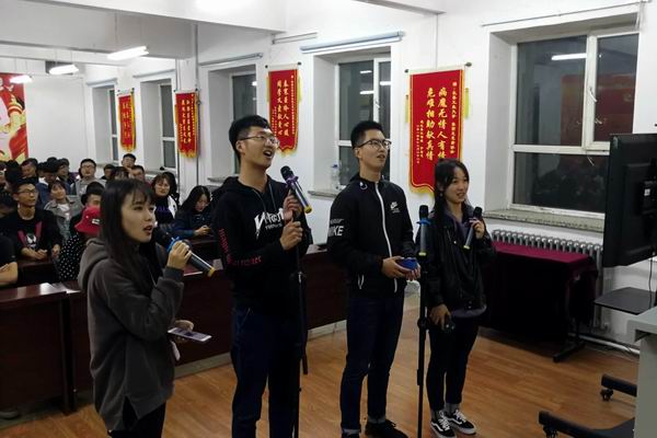 糖心视频
社团联合会举办“喜迎国庆，唱响未来”主题文艺晚会12.jpg